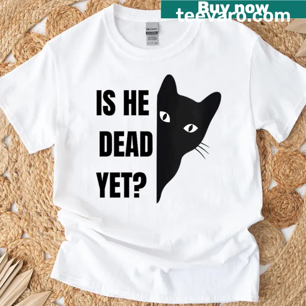 Shirt with humorous text about vintage cats and a playful design