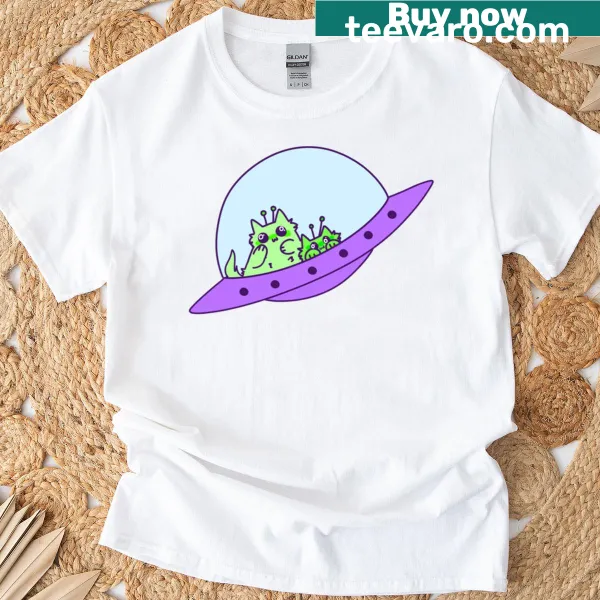 Cartoon graphic T-shirt featuring playful alien cats