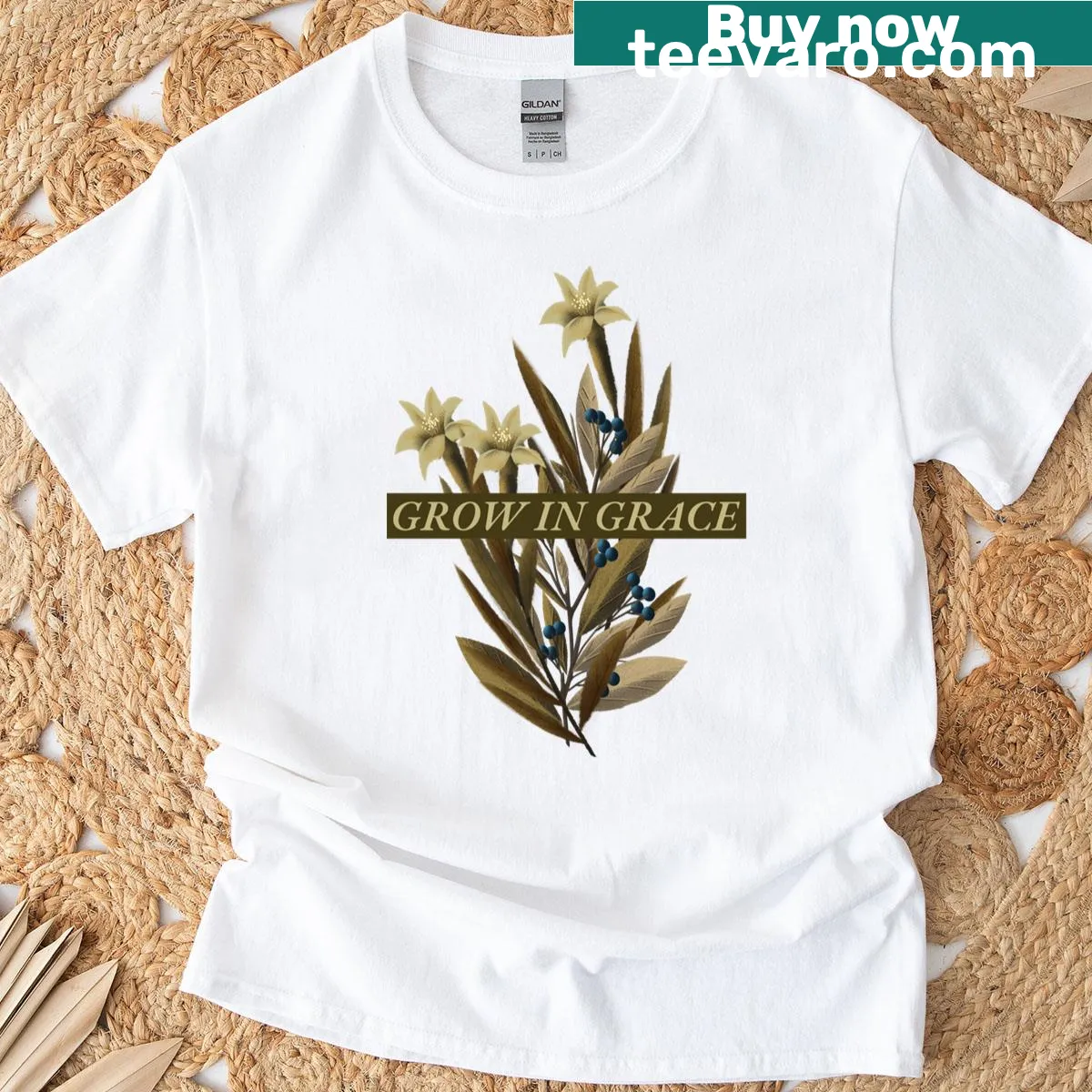 Classic t-shirt with the phrase 'Grow In Grace' in a clean design — on a men's t-shirt
