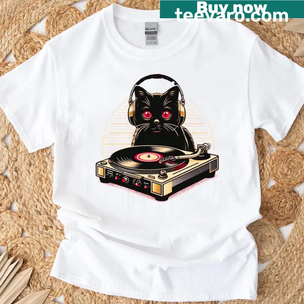 Vintage cat design with headphones spinning vinyl records