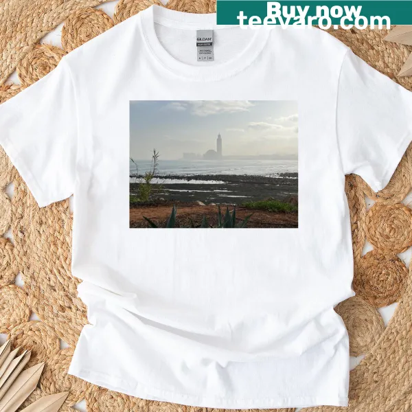 Illustration of the Hassan II Mosque on a T-shirt.