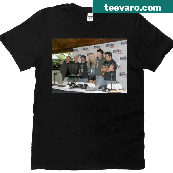 Oversized t-shirt with press conference photograph design