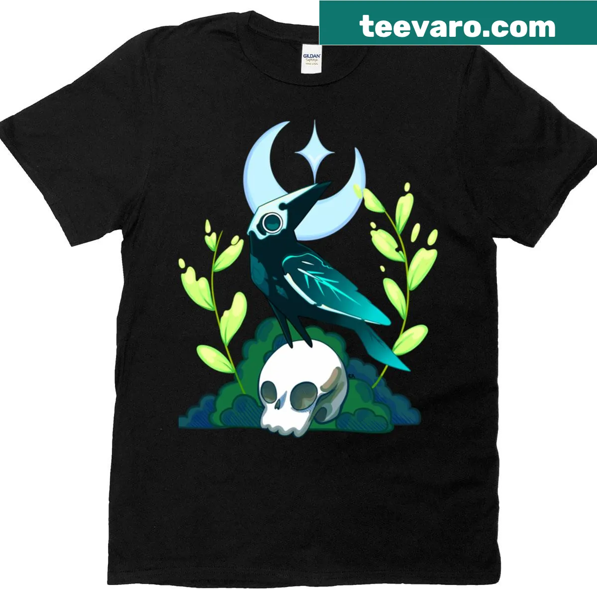 Oversized T-shirt with crow skull graphic design — on a men's t-shirt