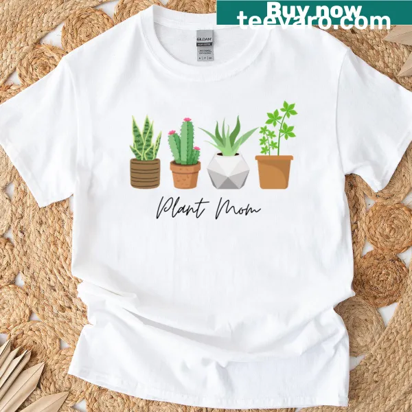 Playful T-shirt with 'Plant Mom' text celebrating plant enthusiasts.