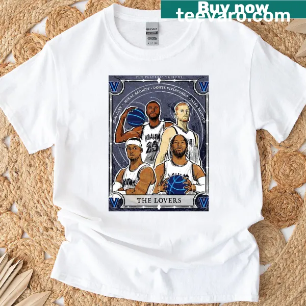 Cute T-shirt showing two lovers embracing, symbolizing affection and companionship.