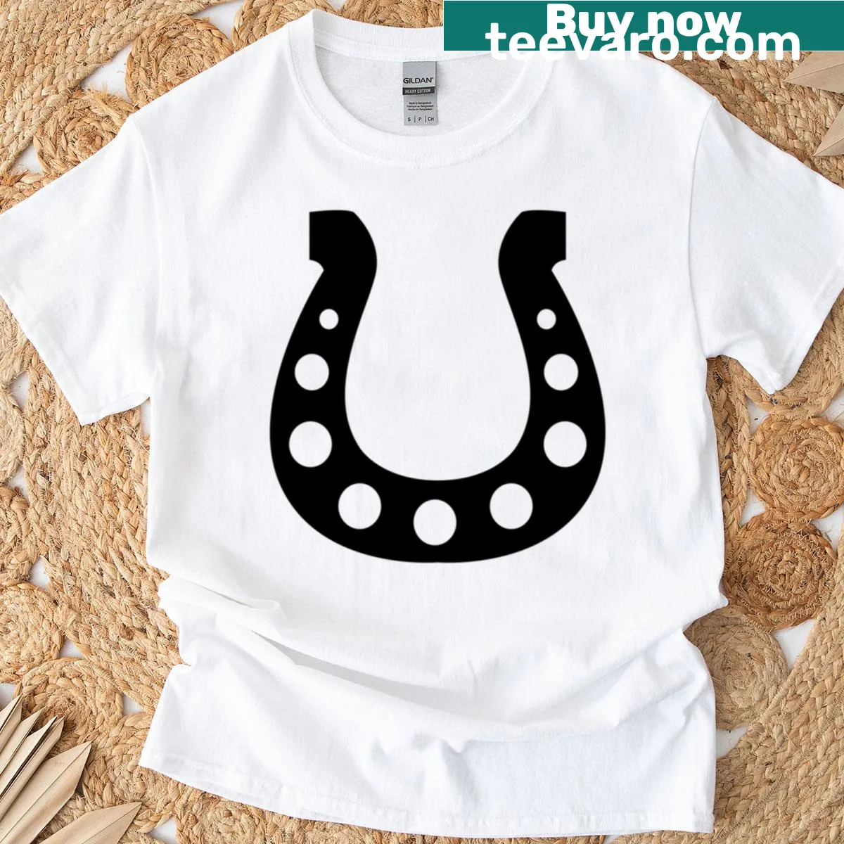 Illustration of a lucky horseshoe on a T-shirt — on a men's t-shirt