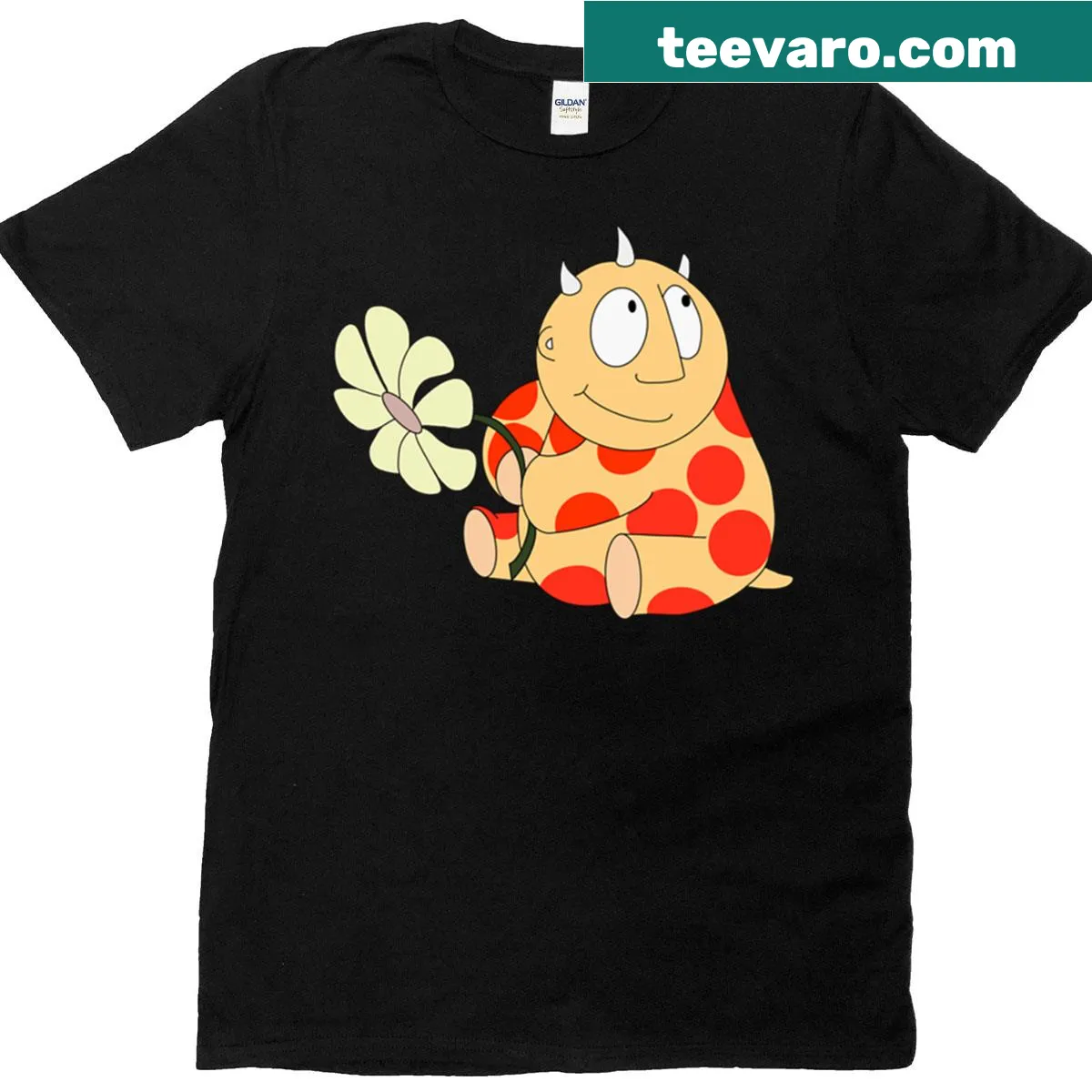 Oversized T-shirt with bold illustration of a ferocious beast — on a men's t-shirt