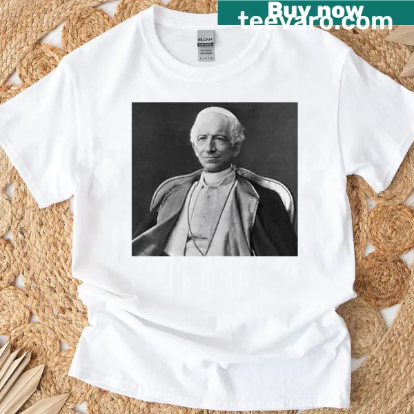 Oversized t-shirt with vintage design featuring Pope Leo XIII