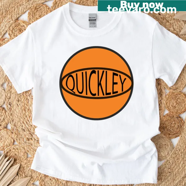 Oversized T-shirt featuring the New York Knicks logo and Immanuel Quickley