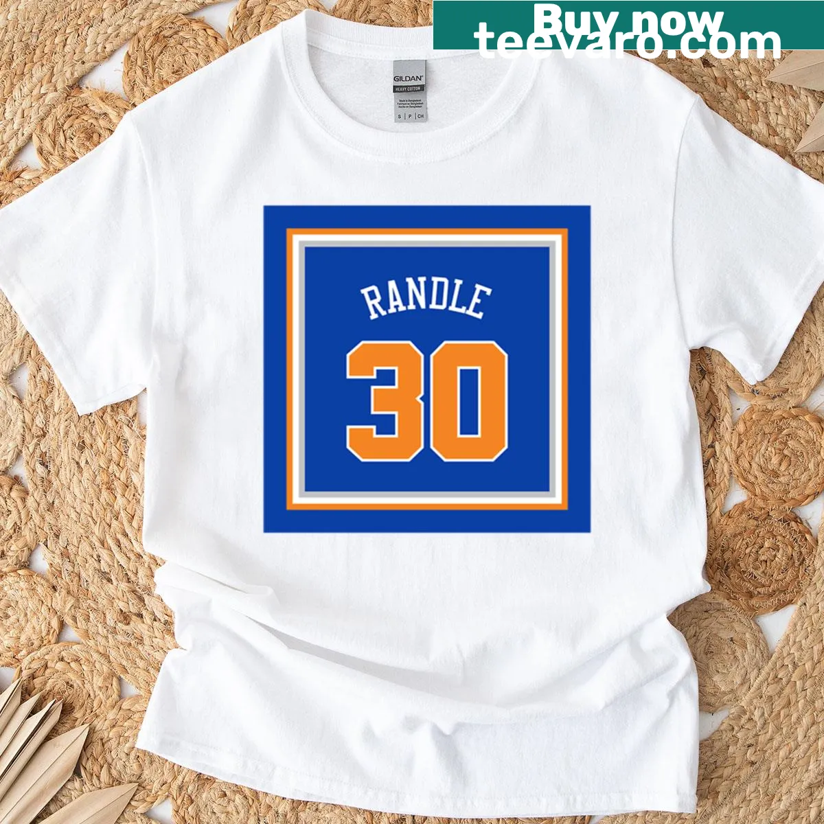 Graphic t-shirt of Julius Randle for Knicks fans — on a men's t-shirt