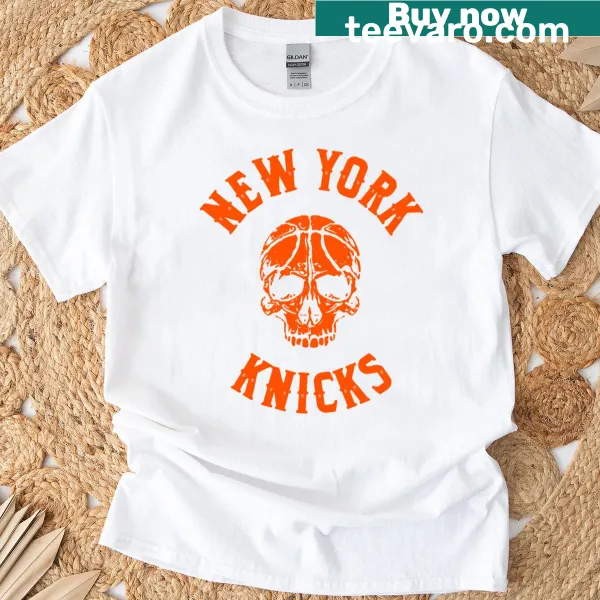 Edgy Knicks t-shirt featuring a skull graphic