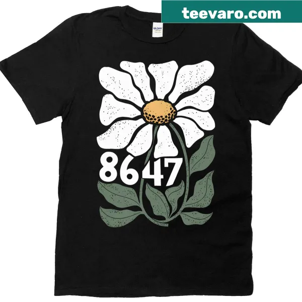 Oversized t-shirt featuring a daisy design