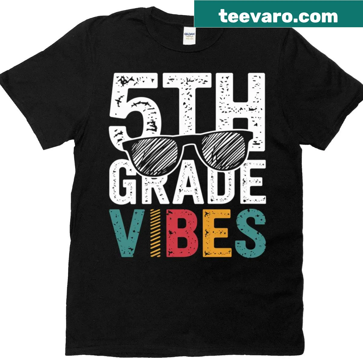 T-shirt with '5th Grade Vibes' text for teachers on the first day of school — on a men's t-shirt