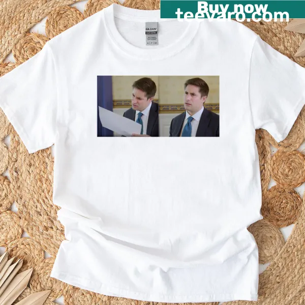 Oversized t-shirt featuring a humorous Trump reaction graphic