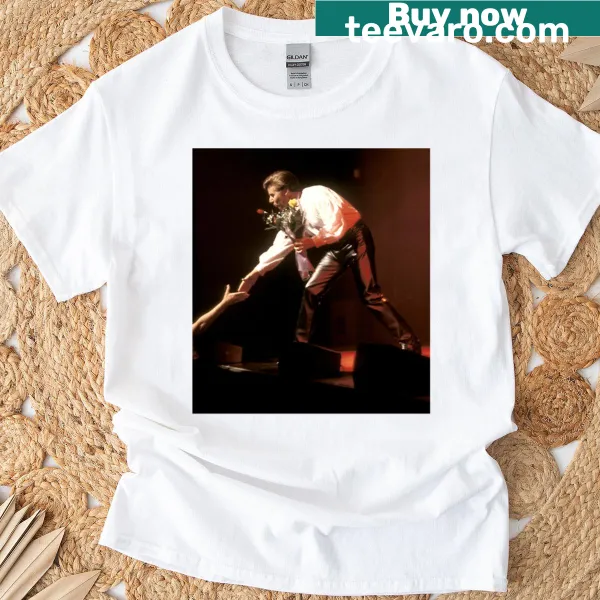 Oversized T-shirt featuring a photograph of Bobby Sherman