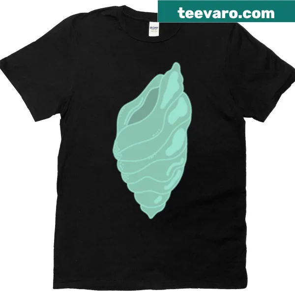 Comfortable green shell T-shirt with minimalist design