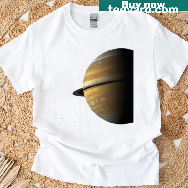 Oversized t-shirt featuring an illustration of Saturn