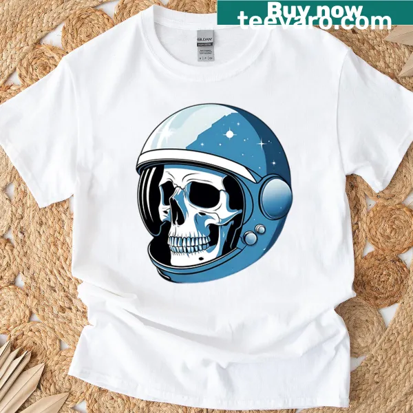 Edgy t-shirt featuring a skull in an astronaut helmet