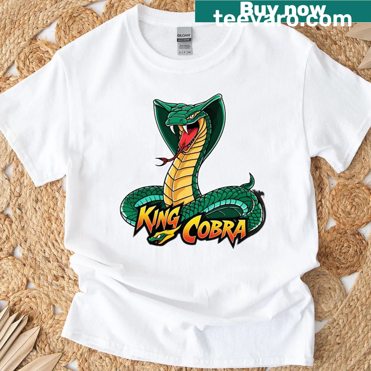 King cobra illustration on a casual t-shirt — on a men's t-shirt