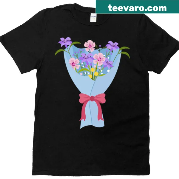 Oversized t-shirt featuring a bouquet of sweet flowers