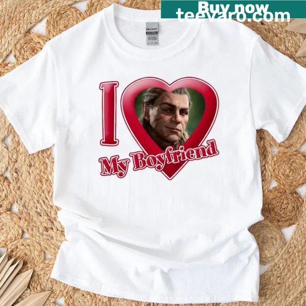 Oversized T-shirt with 'I Love My Boyfriend Halsin' text for gaming fans