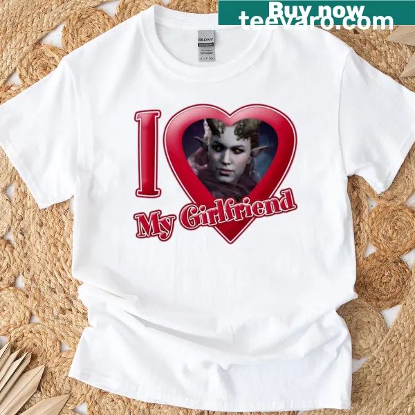 Oversized T-shirt with 'I Love My Girlfriend Alfira' text for gaming fans