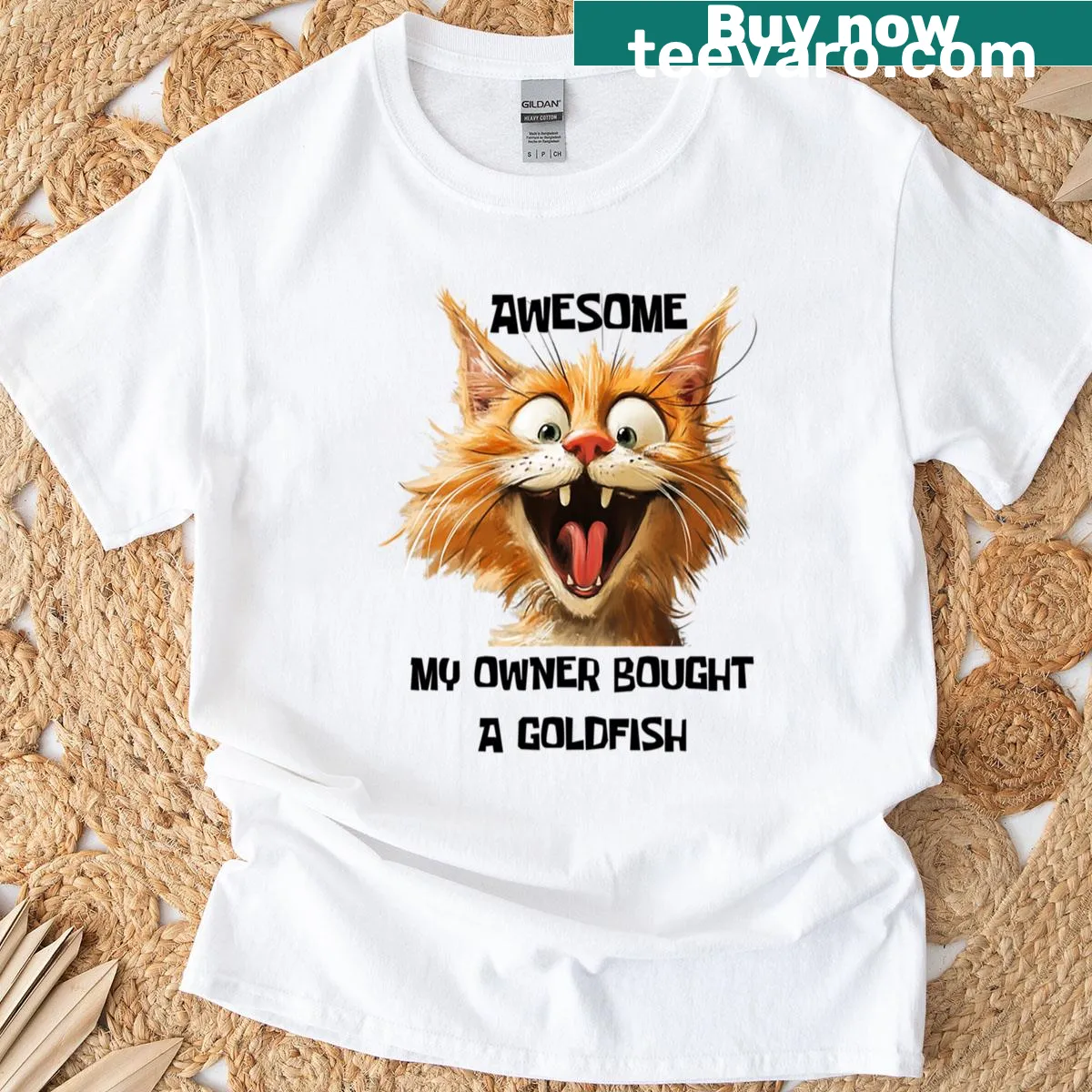 Oversized T-shirt with funny cat illustrations — on a men's t-shirt
