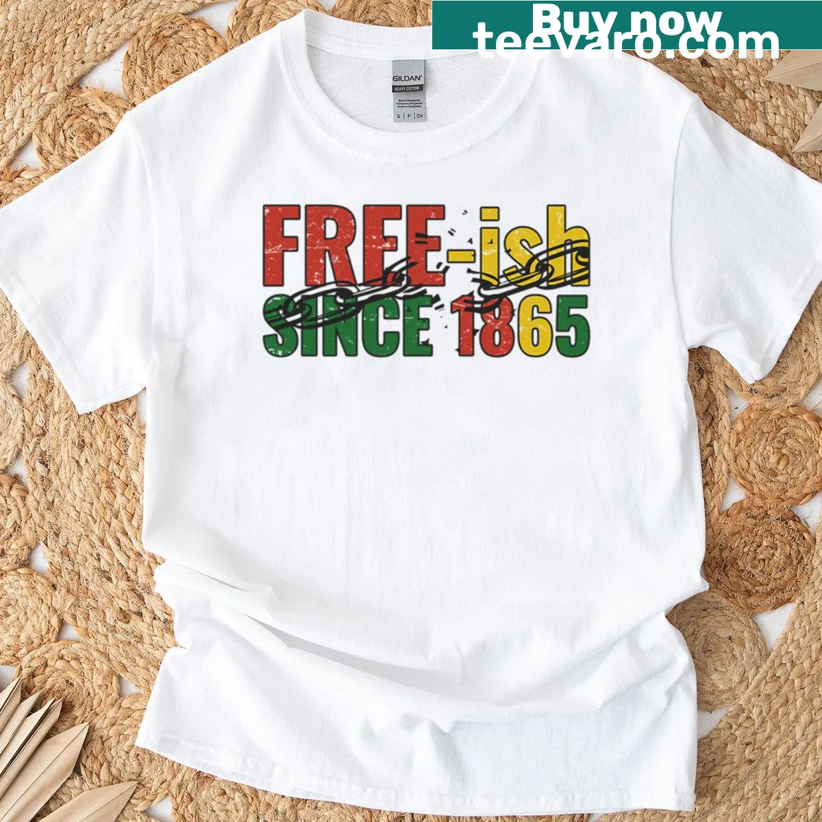 Illustration of freedom chains with 'Free-ish Since 1865' text on a T-shirt — on a men's t-shirt