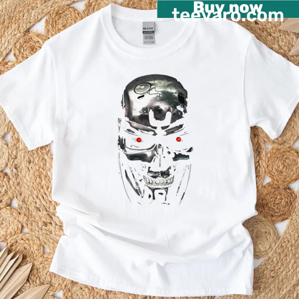 Oversized t-shirt featuring a bold graphic of a robotic skull