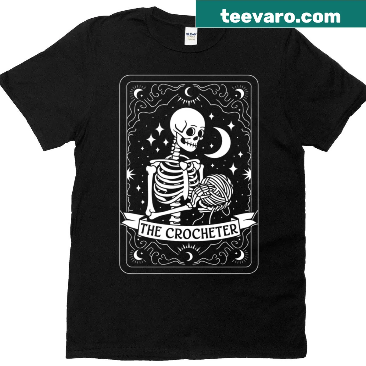 Illustration of a skeleton crocheting on a T-shirt for crochet lovers — on a men's t-shirt