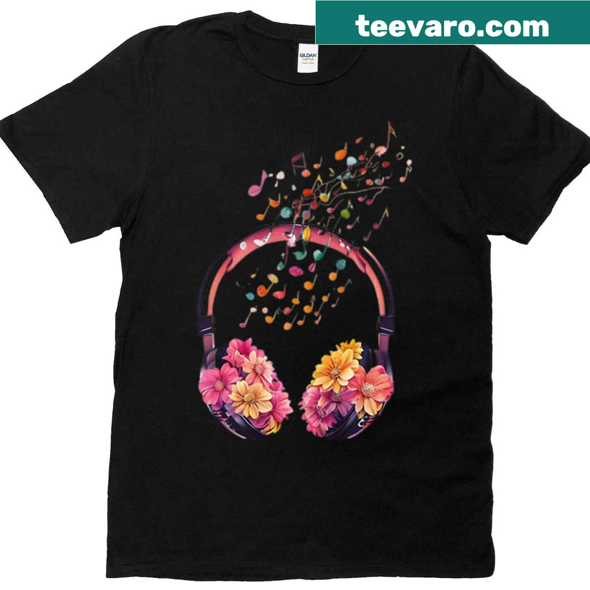 Oversized T-shirt with blooming headphones and musical notes illustration — on a men's t-shirt