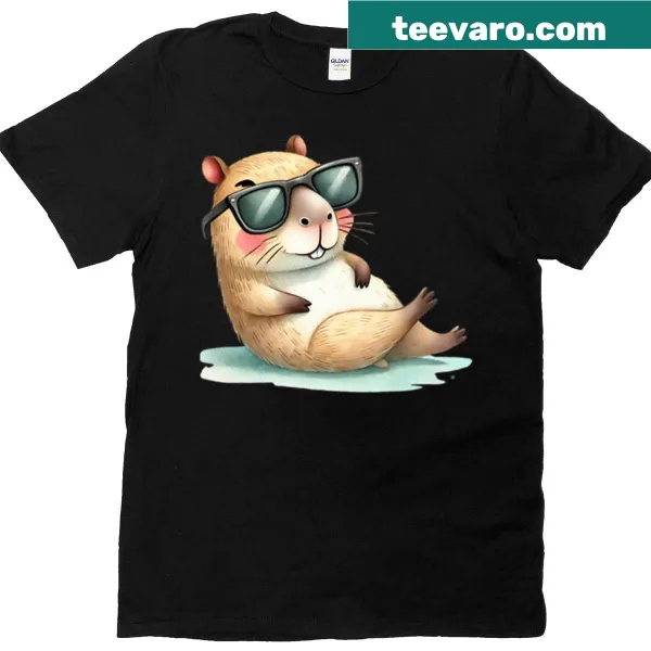 Charming T-shirt with a relaxed capybara wearing sunglasses