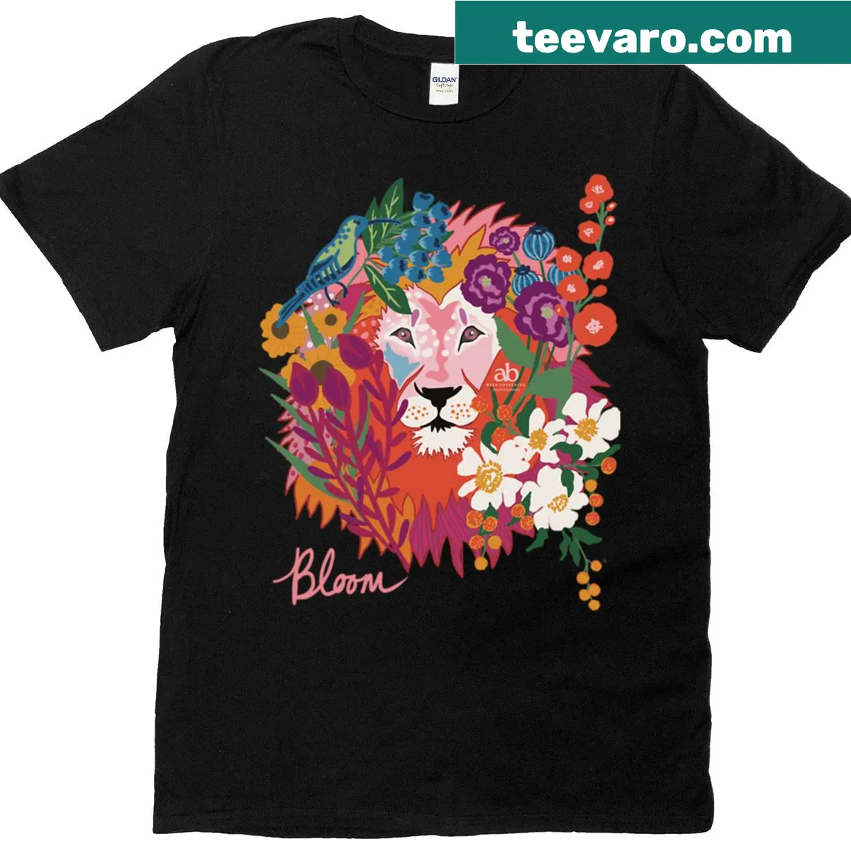 Elegant lion illustration intertwined with blooming flowers — on a men's t-shirt