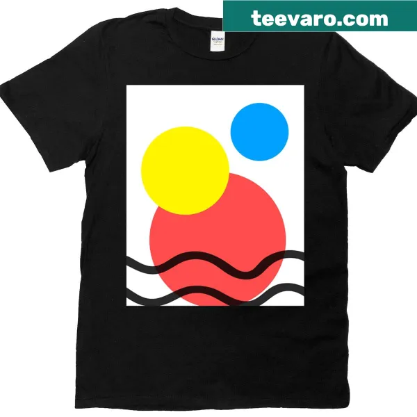 Abstract design with circles and waves in a graphic T-shirt
