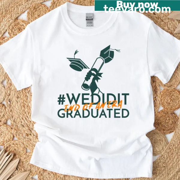 Oversized graduation t-shirt with a celebratory message