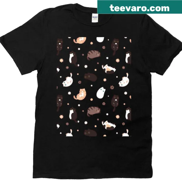 Oversized T-shirt with a seamless pattern of playful cats