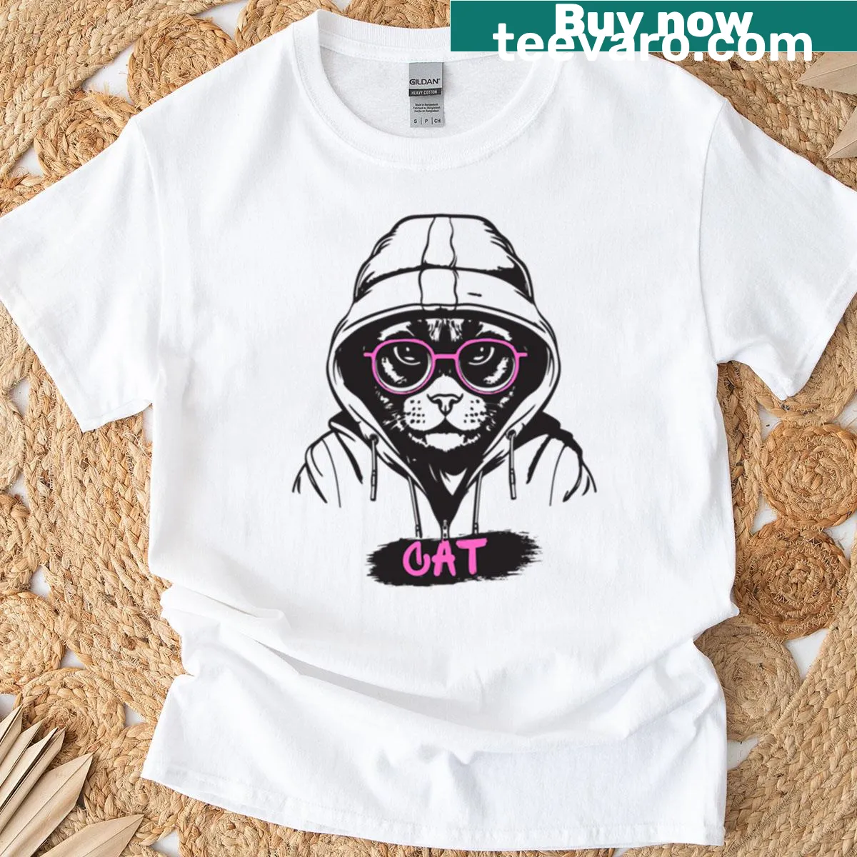 Cartoon kitty in pink glasses on a cute T-shirt — on a men's t-shirt