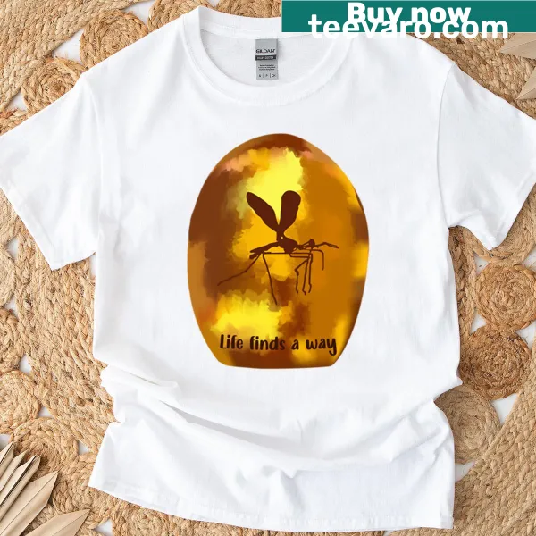 Oversized T-shirt with inspiring quote 'Life Finds A Way'
