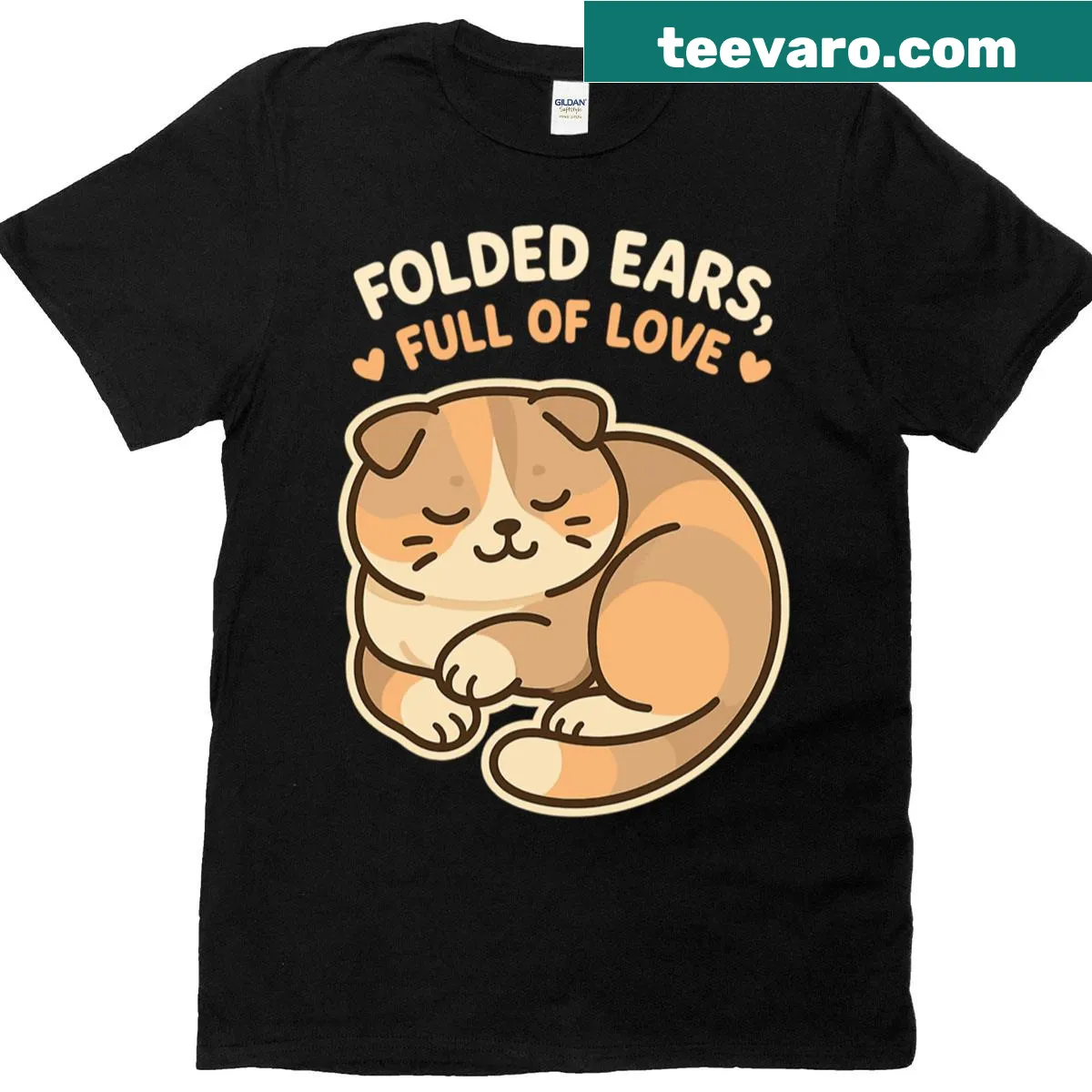 Illustration of a Scottish Fold cat with folded ears on a boxy T-shirt — on a men's t-shirt