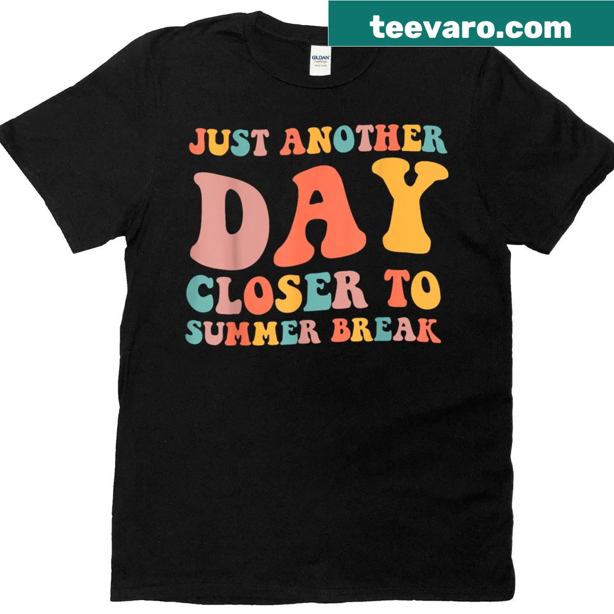 Cheerful t-shirt capturing the excitement of summer vacation for students — on a men's t-shirt