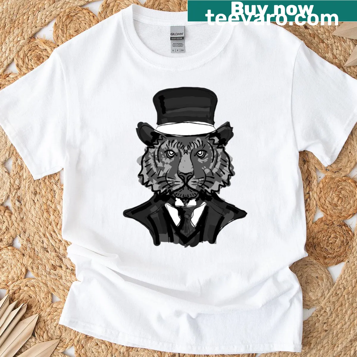 Silhouette of a tiger on a black and white t-shirt — on a men's t-shirt