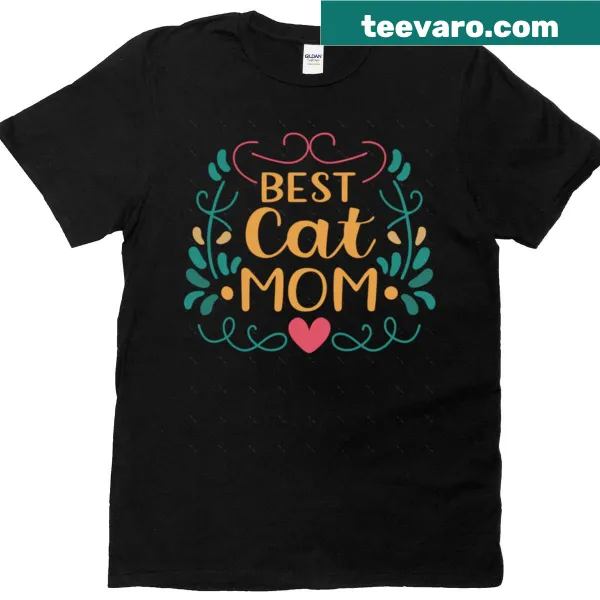 Oversized T-shirt featuring 'Best Cat Mom' design for cat lovers.