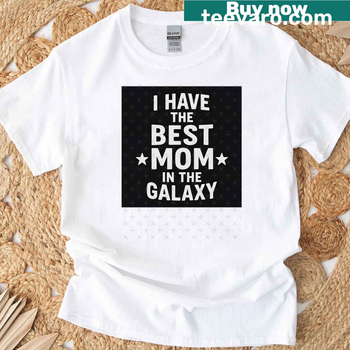 Quote t-shirt for moms that says Best Mom In The Galaxy — on a men's t-shirt