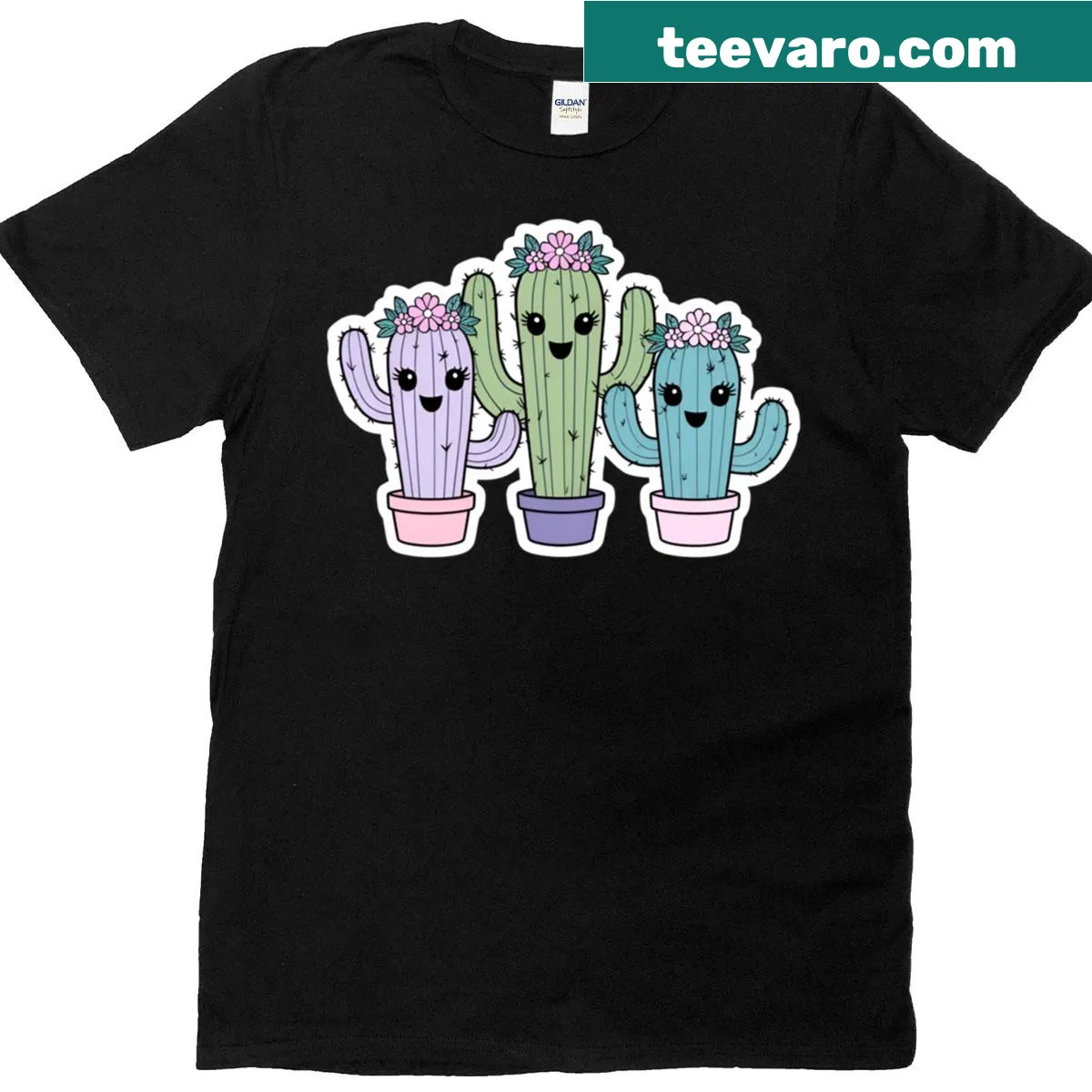 Cute cactus family with flower crowns on an oversized T-shirt — on a men's t-shirt
