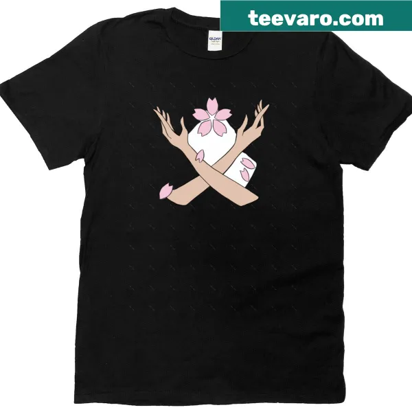 Oversized t-shirt featuring cute robins on hands