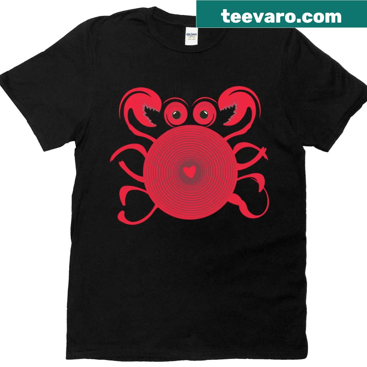 Oversized T-shirt with a crab and heart graphic — on a men's t-shirt