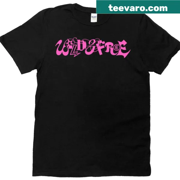 Stylish T-shirt with the phrase 'Wild & Free' in an ampersand design