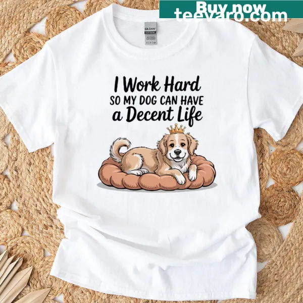 Crowned golden retriever puppy on bed illustration t-shirt