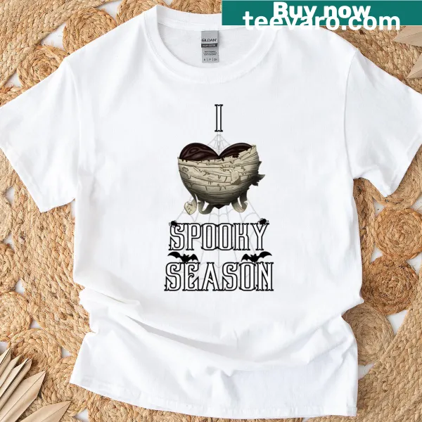 Cute mummy graphic with heart design for Halloween lovers