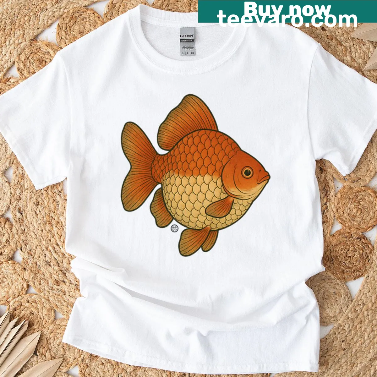 Vintage T-shirt featuring a pearlscale goldfish in Japanese style — on a men's t-shirt